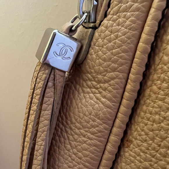 Authentic Chanel Bag- cream with silver hardware - Picture 5 of 11